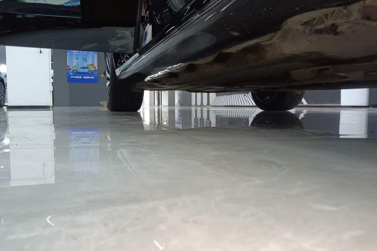 Used Mercedes-Benz E-Class 2024 E 300 L Luxury Model Right Side Sill
