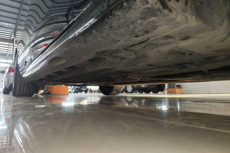 Used Mercedes-Benz E-Class 2024 E 300 L Luxury Model Right Side Sill