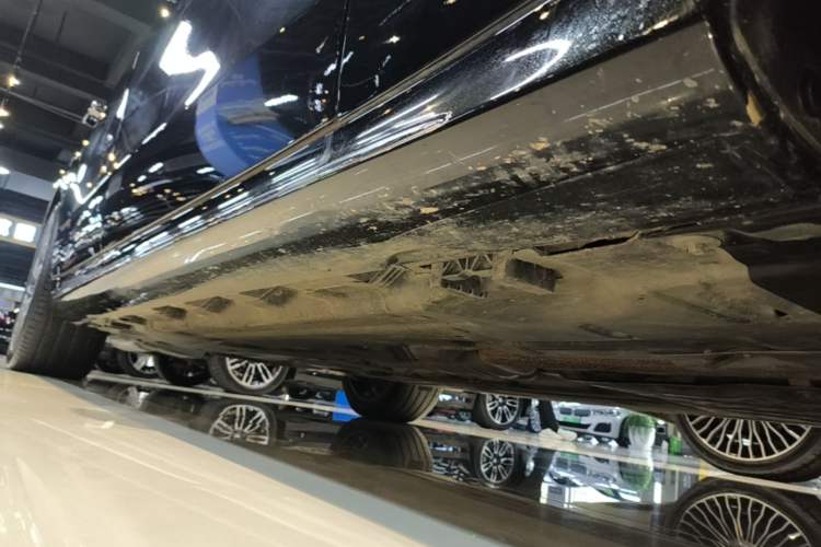 Used Mercedes-Benz E-Class 2024 Refresh E 300 L Stylish Edition Right Side Sill