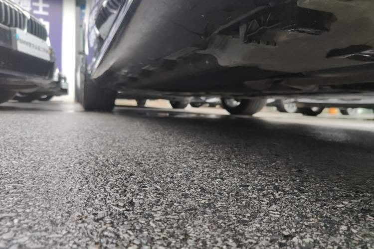 Used Mercedes-Benz E-Class 2024 E 300 L Stylish Model Right Side Sill