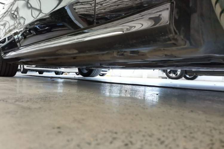 Used Mercedes-Benz E-Class 2024 E 300 L Luxury Model Right Side Sill