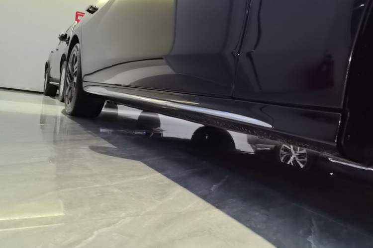 Used Mercedes-Benz E-Class 2024 Refresh E 300 L Stylish Edition Right Side Sill