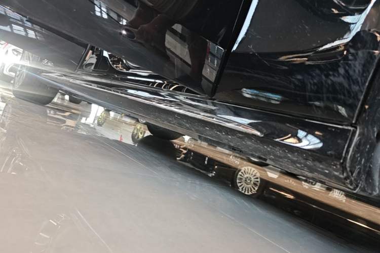 Used Mercedes-Benz E-Class 2024 Refresh E 300 L Stylish Edition Right Side Sill