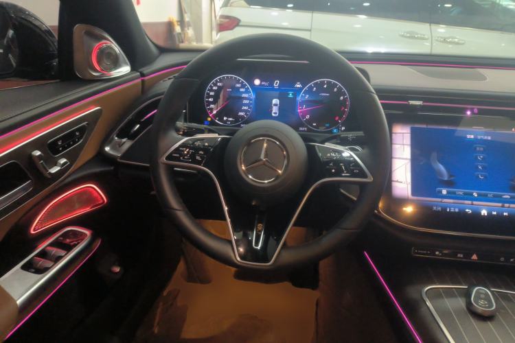 Used Mercedes-Benz E-Class 2024 Refresh E 300 L Stylish Edition Steering Wheel