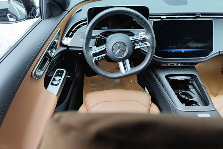 Used Mercedes-Benz E-Class 2024 Refresh E 300 L Stylish Edition Steering Wheel