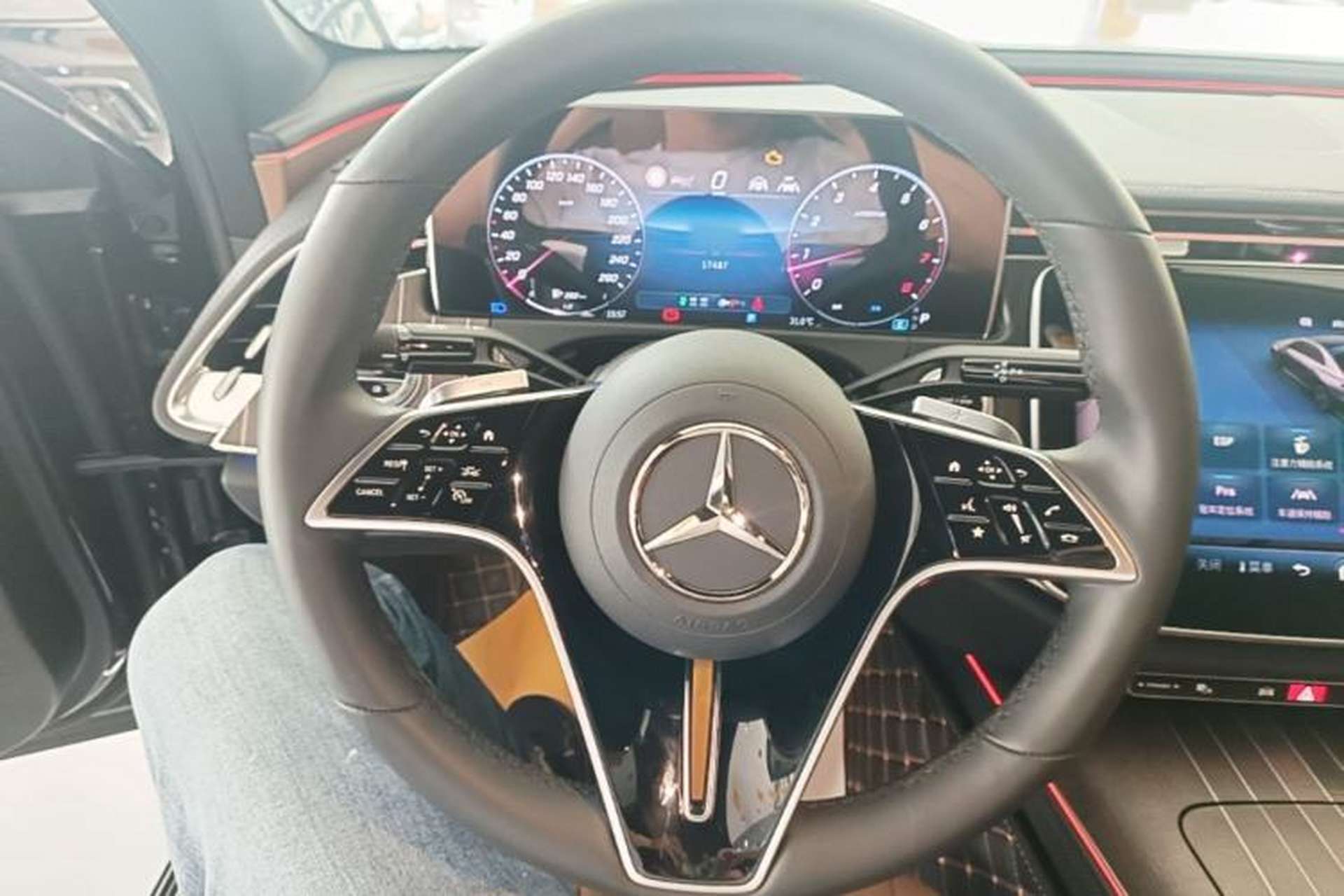 Used Mercedes-Benz E-Class 2024 Refresh E 300 L Stylish Edition Steering Wheel