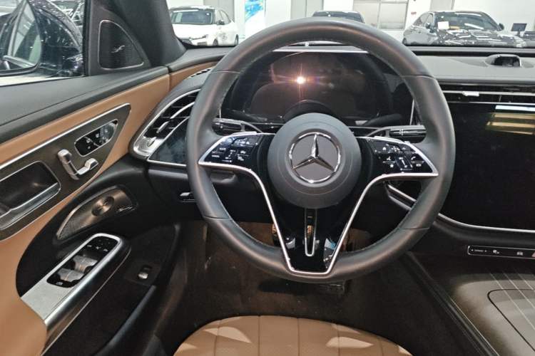 Used Mercedes-Benz E-Class 2024 Facelift E 300 L Luxury Edition Steering Wheel