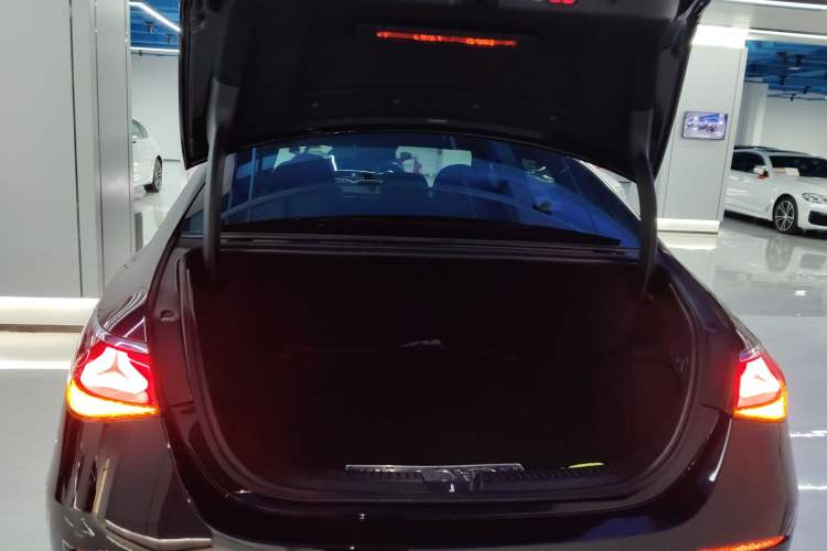 Used Mercedes-Benz E-Class 2024 Facelift E 300 L Luxury Edition Trunk