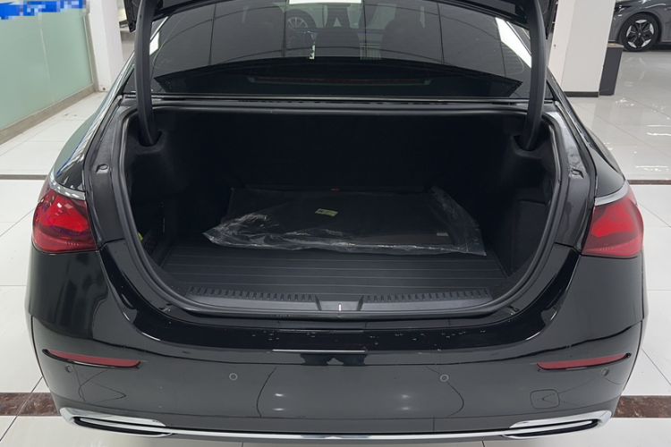 Used Mercedes-Benz E-Class 2024 Refresh E 300 L Stylish Edition Trunk