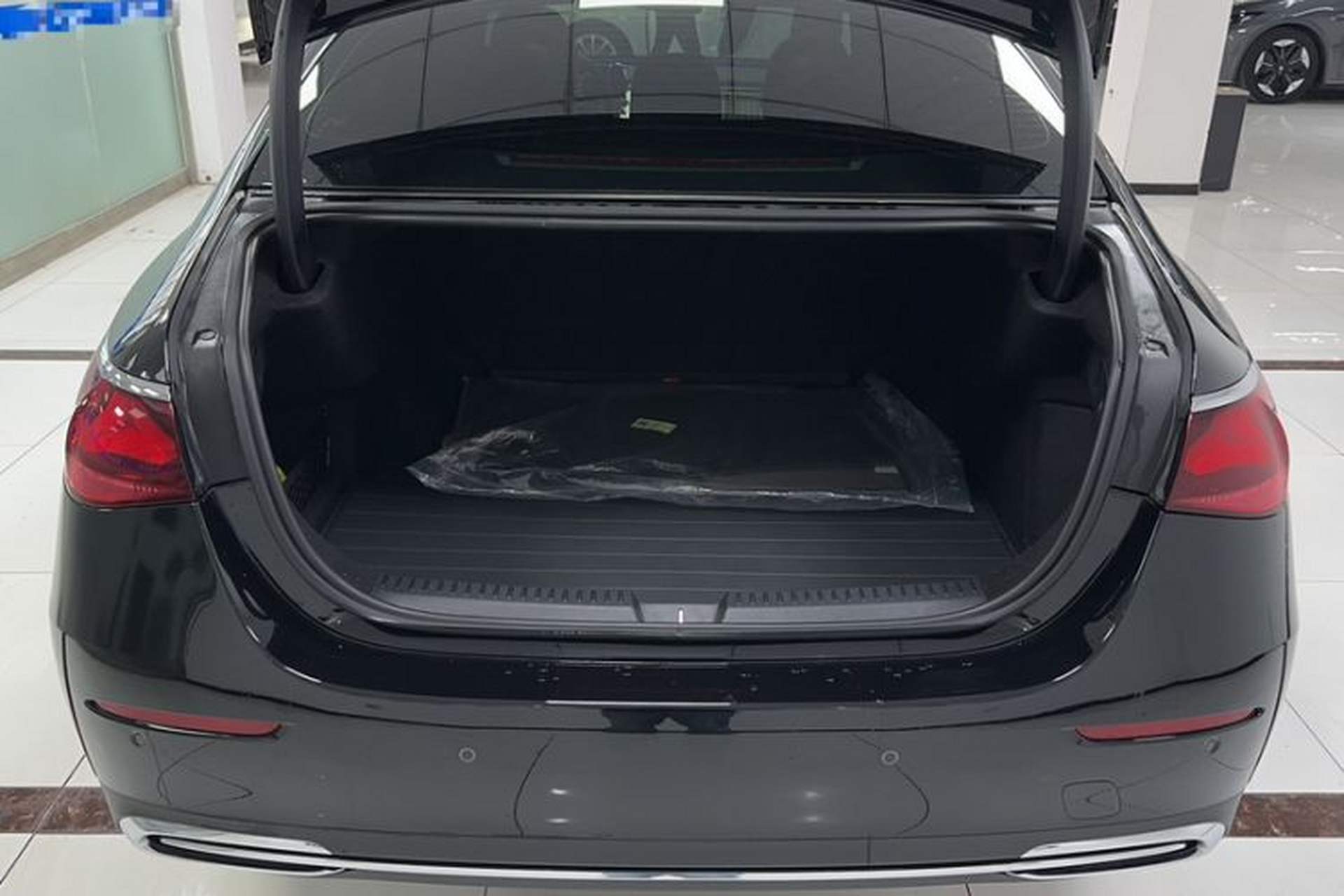 Used Mercedes-Benz E-Class 2024 Refresh E 300 L Stylish Edition Trunk