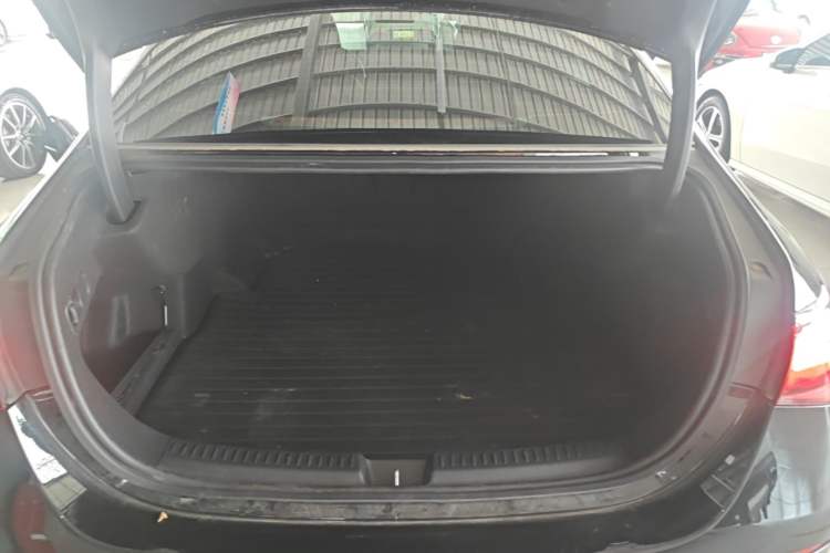 Used Mercedes-Benz E-Class 2024 Refresh E 300 L Stylish Edition Trunk