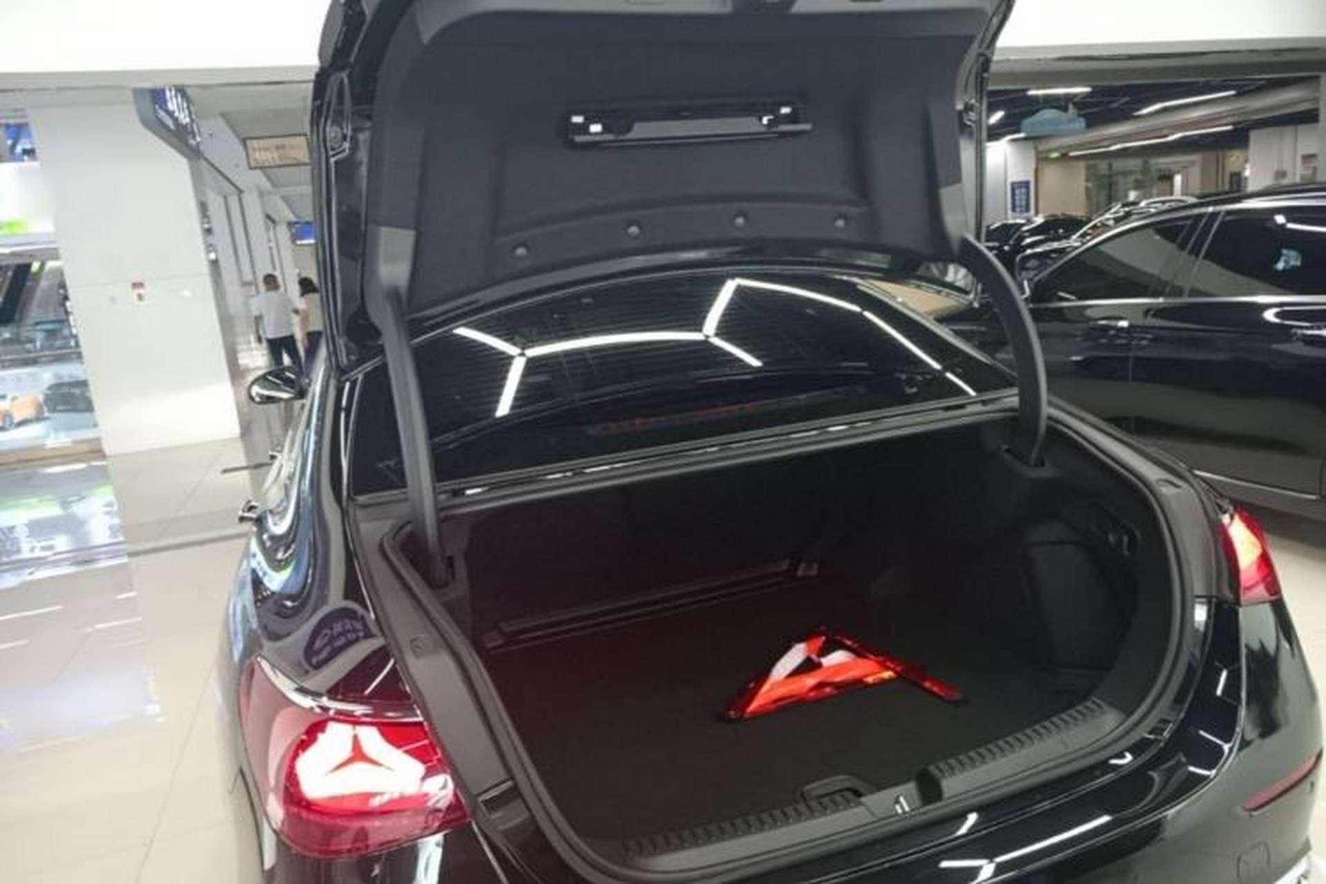Used Mercedes-Benz E-Class 2024 Refresh E 300 L Stylish Edition Trunk