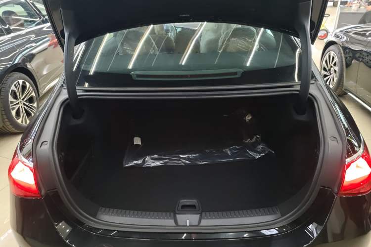 Used Mercedes-Benz E-Class 2024 E 260 L Trunk