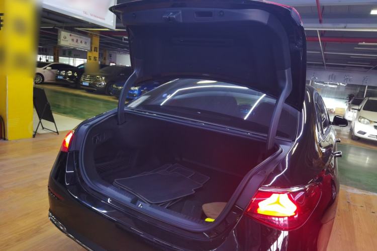 Used Mercedes-Benz E-Class 2024 E 260 L Trunk