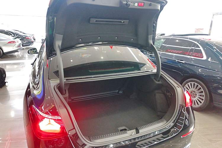 Used Mercedes-Benz E-Class 2024 E 300 L Luxury Model Trunk