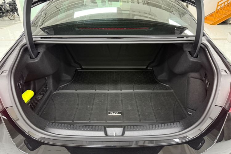 Used Mercedes-Benz E-Class 2024 Revised E 300 L Luxury Sports Edition Trunk