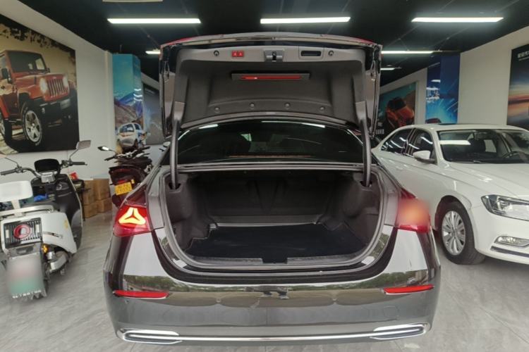 Used Mercedes-Benz E-Class 2024 E 260 L Trunk