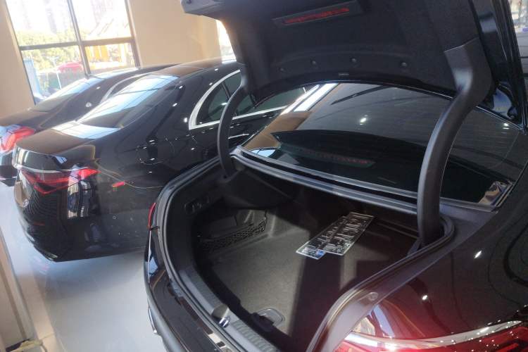 Used Mercedes-Benz E-Class 2024 E 300 L Fashion Sport Model Trunk