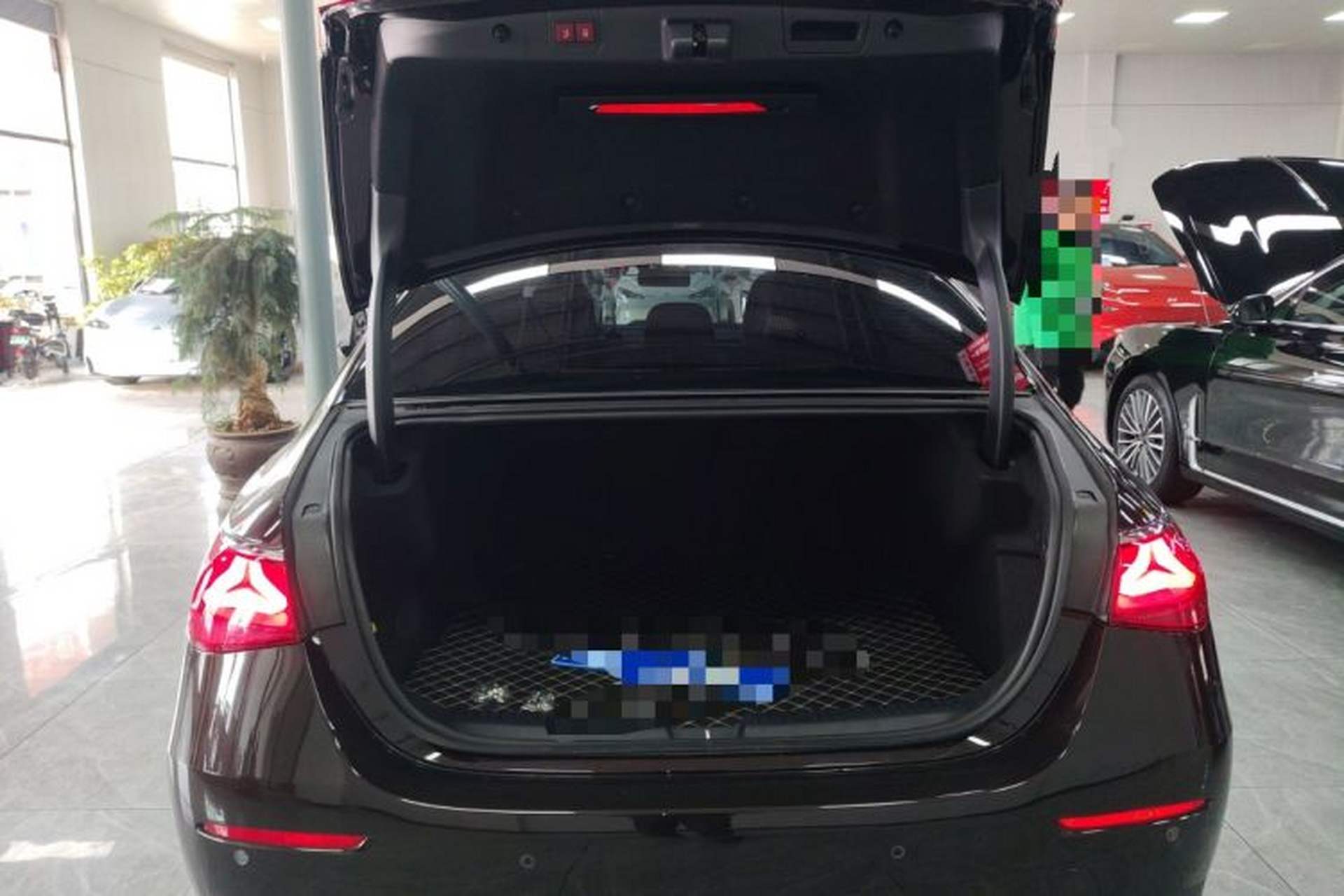 Used Mercedes-Benz E-Class 2024 E 260 L Trunk