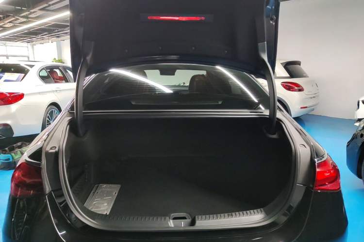 Used Mercedes-Benz E-Class 2024 Refresh E 300 L Stylish Edition Trunk