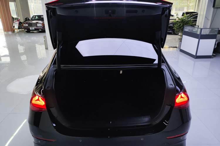 Used Mercedes-Benz E-Class 2024 E 300 Fashion Sport Edition Trunk