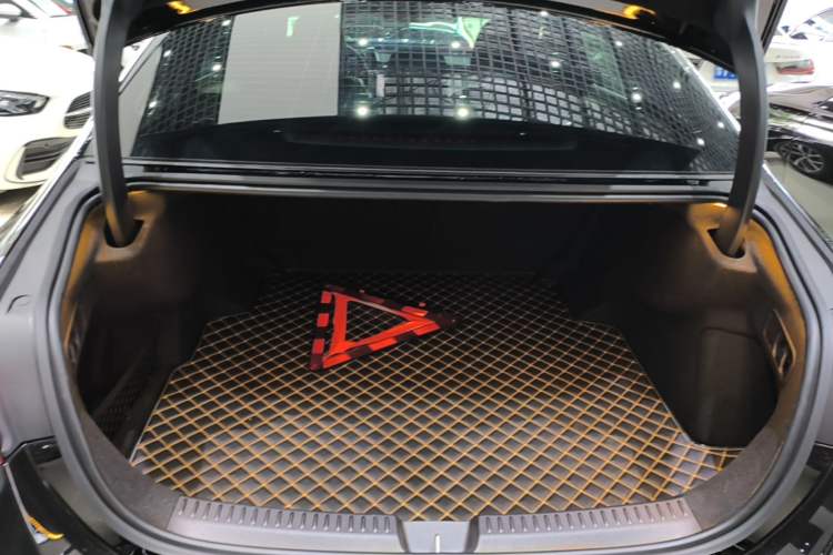 Used Mercedes-Benz E-Class 2024 Refresh E 300 L Stylish Edition Trunk