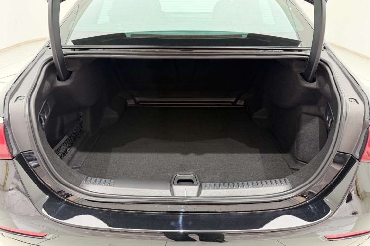 Used Mercedes-Benz E-Class 2024 E 260 L Trunk