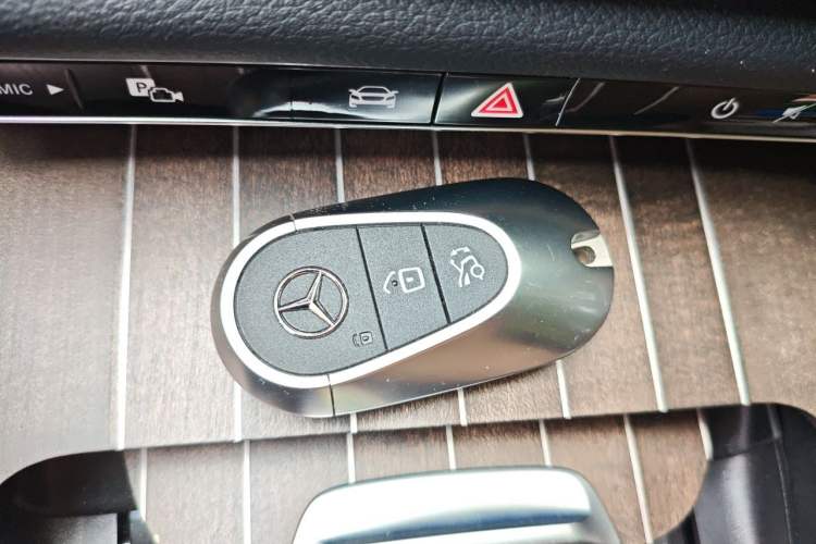 Used Mercedes-Benz E-Class 2024 Facelift E 300 L Luxury Edition Vehicle Key