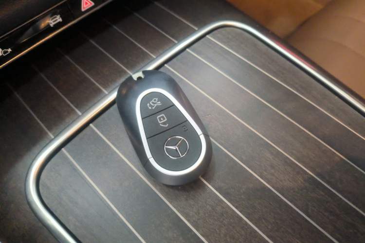 Used Mercedes-Benz E-Class 2024 Refresh E 300 L Stylish Edition Vehicle Key