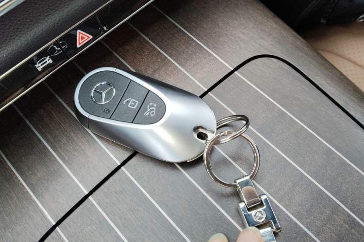 Used Mercedes-Benz E-Class 2024 Refresh E 300 L Stylish Edition Vehicle Key