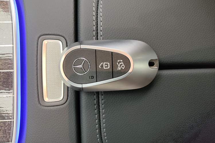 Used Mercedes-Benz E-Class 2024 Facelift E 300 L Luxury Edition Vehicle Key