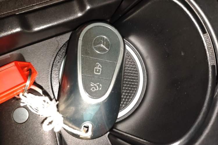 Used Mercedes-Benz E-Class 2024 Facelift E 300 L Luxury Edition Vehicle Key
