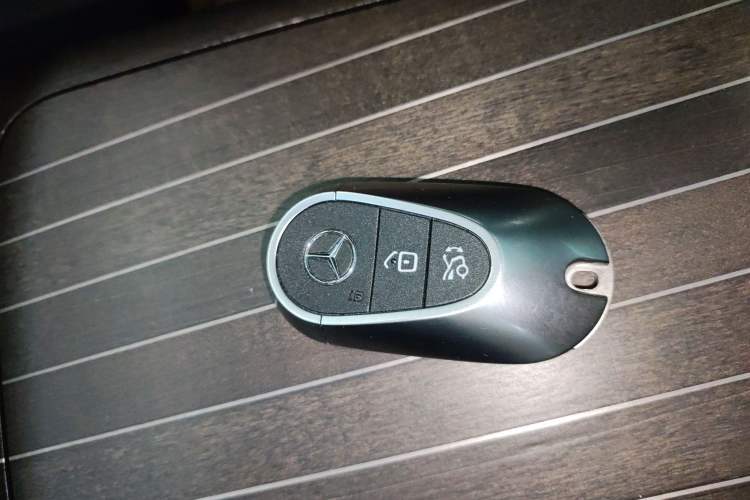 Used Mercedes-Benz E-Class 2024 Facelift E 300 L Luxury Edition Vehicle Key