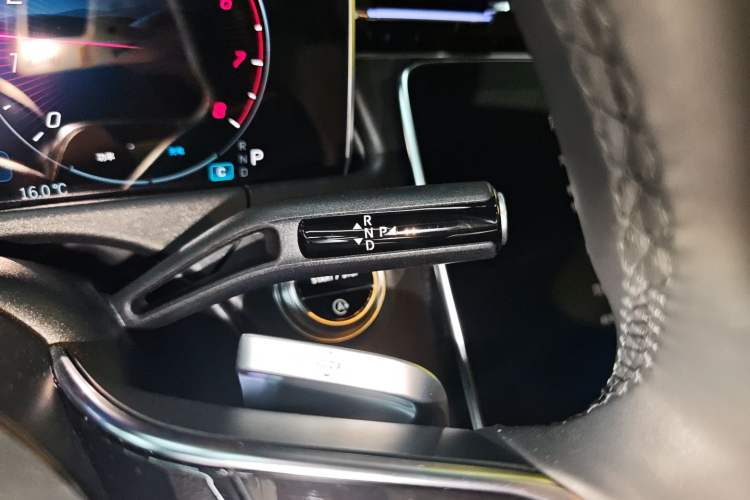 Used Mercedes-Benz E-Class 2024 E 300 Fashion Sport Edition Gear Lever