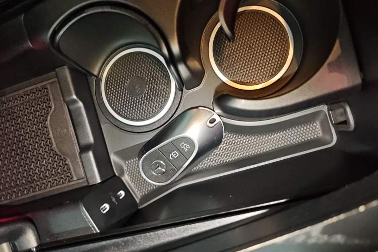 Used Mercedes-Benz E-Class 2024 E 300 Fashion Sport Edition Interior 1