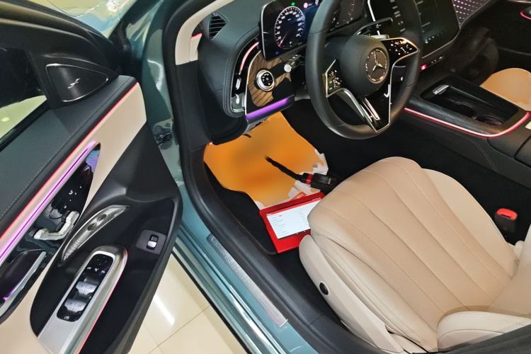 Used Mercedes-Benz E-Class 2024 E 300 Fashion Sport Edition Interior 3