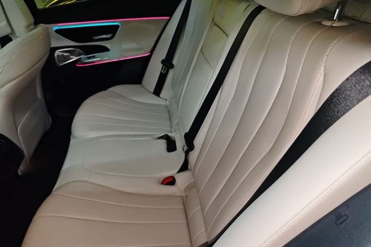 Used Mercedes-Benz E-Class 2024 E 300 Fashion Sport Edition Interior 4
