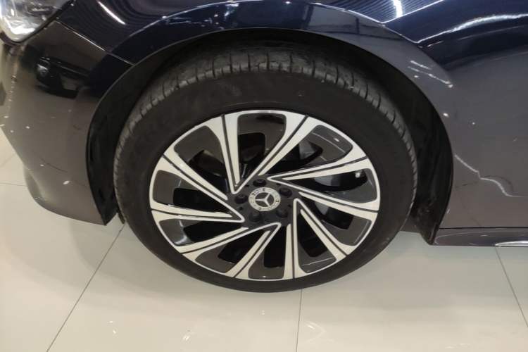 Used Mercedes-Benz E-Class 2024 E 300 L Luxury Model Left Front Wheel Hub