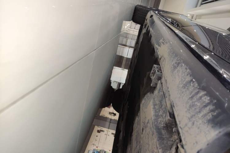 Used Mercedes-Benz E-Class 2024 E 300 L Luxury Model Left Side Sill
