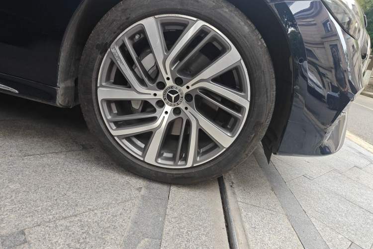 Used Mercedes-Benz E-Class 2024 E 300 L Stylish Model Right Front Wheel Hub