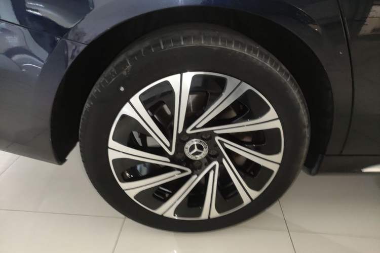 Used Mercedes-Benz E-Class 2024 E 300 L Luxury Model Right Rear Wheel Hub