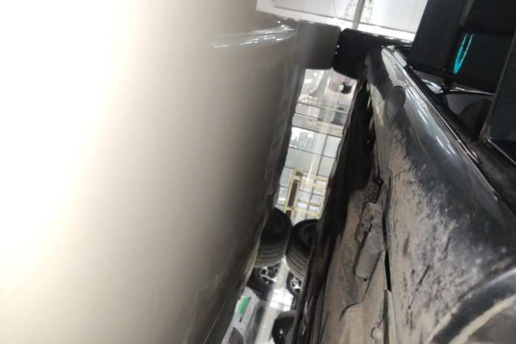 Used Mercedes-Benz E-Class 2024 E 300 L Luxury Model Right Side Sill