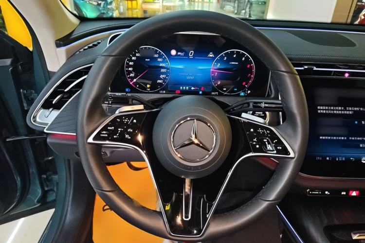 Used Mercedes-Benz E-Class 2024 E 300 Fashion Sport Edition Steering Wheel