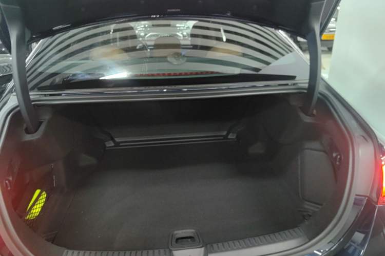 Used Mercedes-Benz E-Class 2024 E 300 L Exclusive Edition Trunk