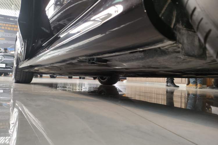 Used Mercedes-Benz E-Class 2024 E 300 L Fashion Sport Model Left Side Sill