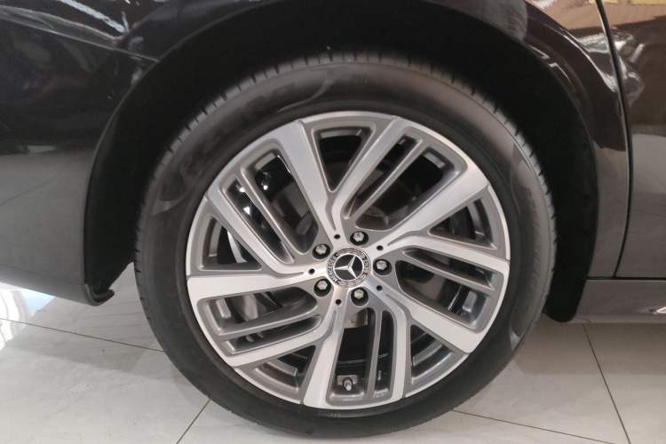 Used Mercedes-Benz E-Class 2024 E 300 L Fashion Sport Model Right Rear Wheel Hub