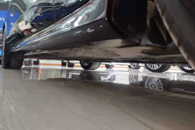 Used Mercedes-Benz E-Class 2024 E 300 L Fashion Sport Model Right Side Sill