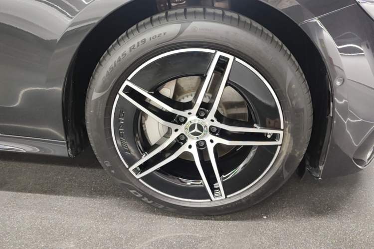 Used Mercedes-Benz E-Class 2024 E 300 Fashion Sport Edition Right Front Wheel Hub