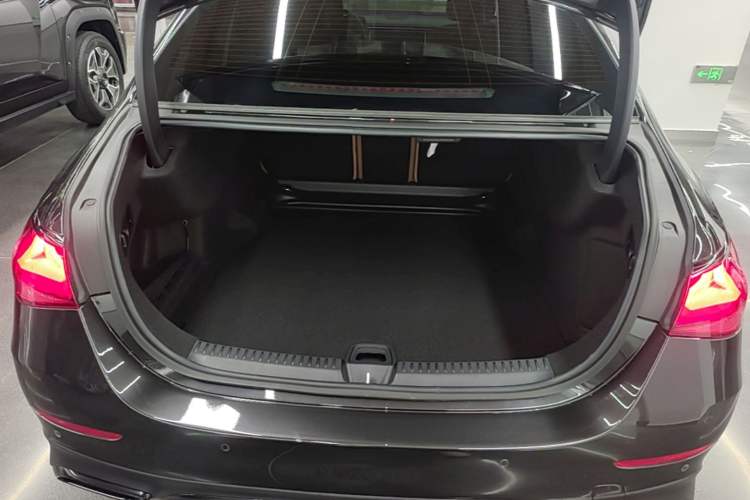 Used Mercedes-Benz E-Class 2024 E 300 Fashion Sport Edition Trunk