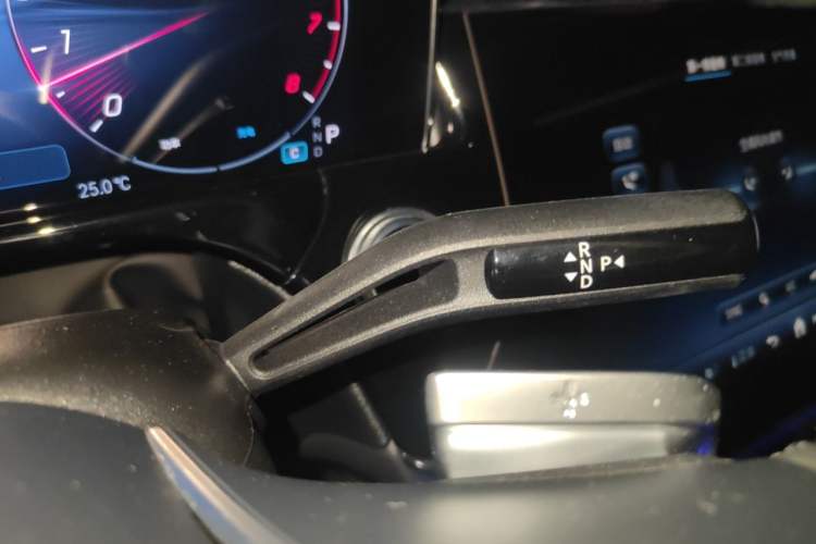 Used Mercedes-Benz E-Class 2024 E 300 L Exclusive Edition Gear Lever